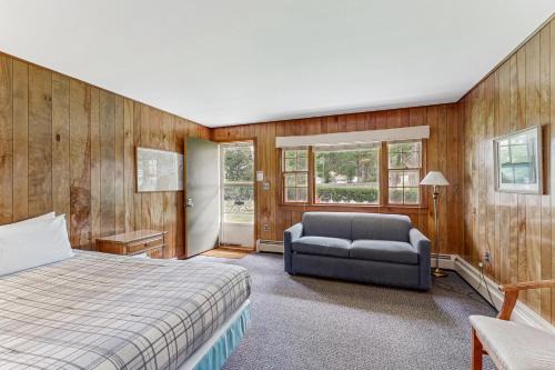 Alton Bay Hotel | King Birch Lake Home, Unit 2
