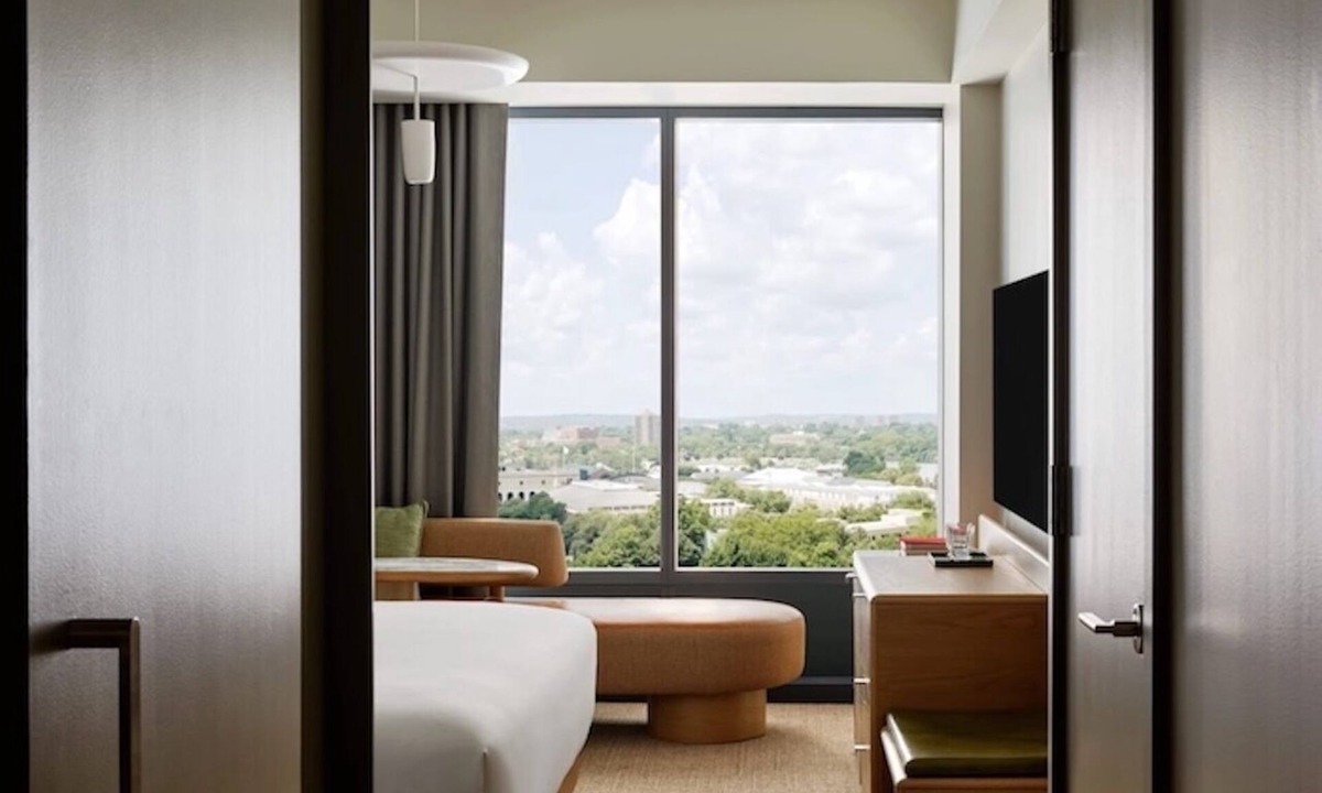 Lower Allston Hotel | King Corner Room with Boston Views | 0.4 Miles to Harvard Business School