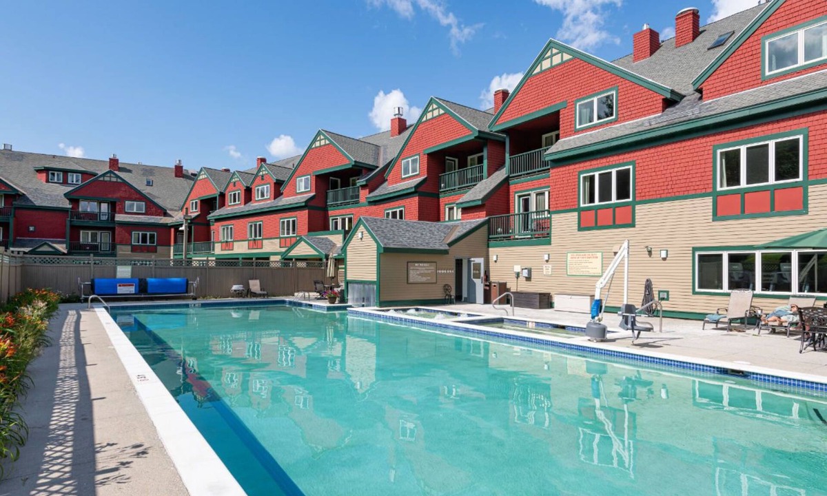 West Dover Hotel | King Room | Ski-In Resort Stay