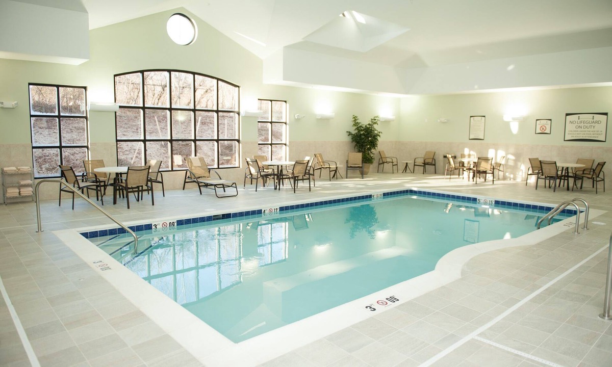 North Wales Apartment | King Studio | Pool & Whirlpool Access