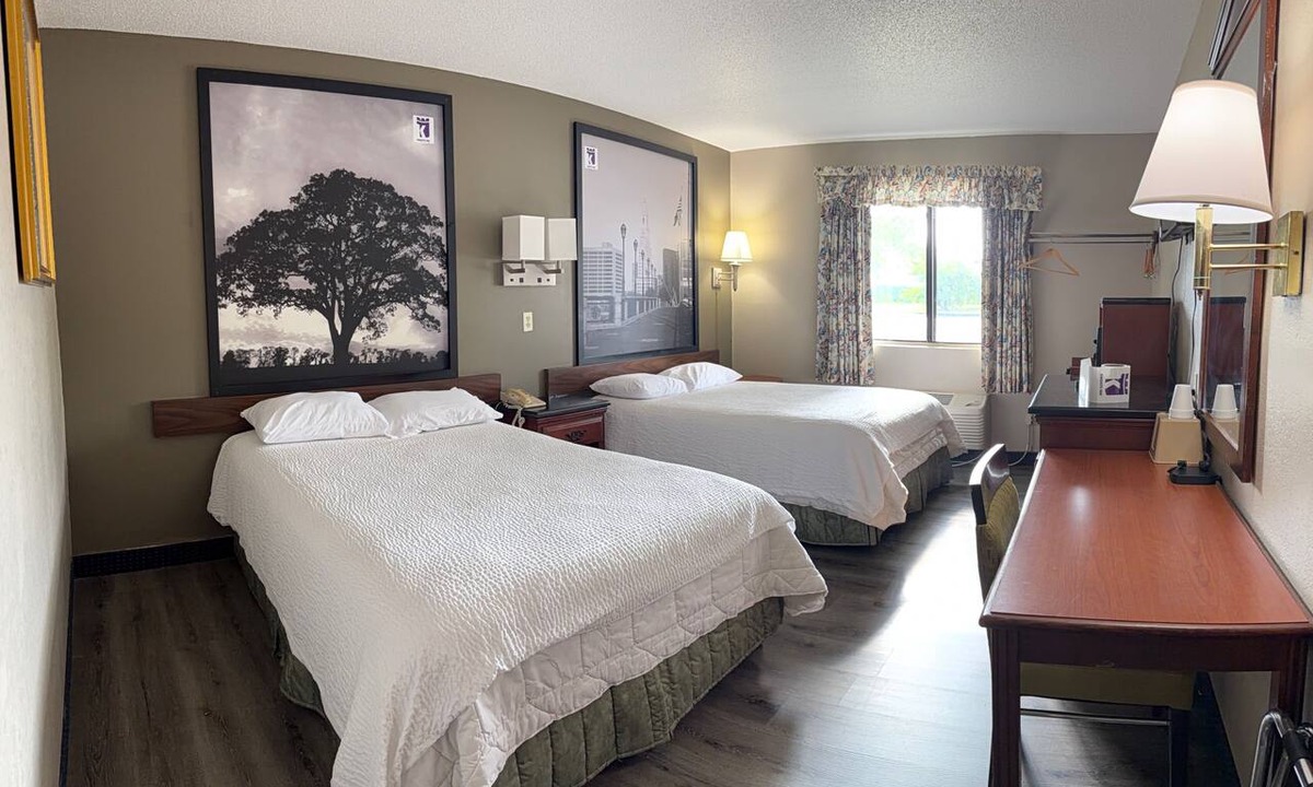 North Meadows Hotel | Knights inn Hartford
