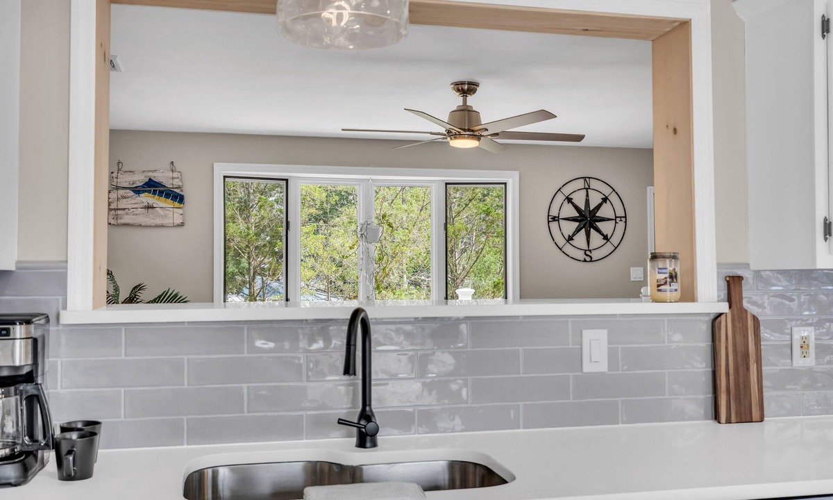 Forked River Villa | Lagoonfront Villa with hotub and dock! 15 min away from LBI- monthly