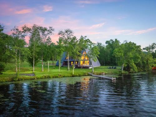 Castleton House | Lake Bomoseen - Lake Access, Fire Pit & BBQ
