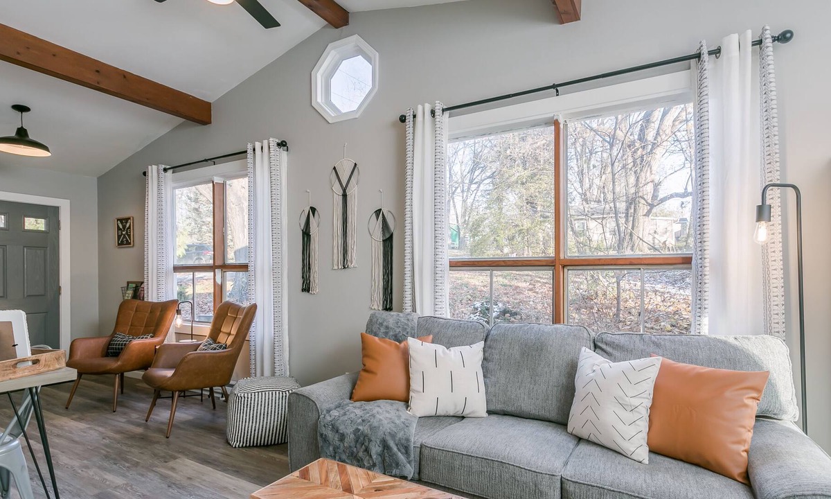 Canandaigua Cottage | Lake Escape >HOT TUB< Walk to the lake >CMAC<
