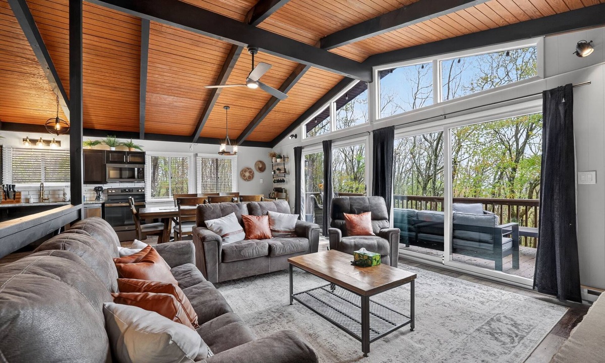 Lake Harmony Estates House | Lake Harmony Lodge | Hot Tub, Sauna & Lake