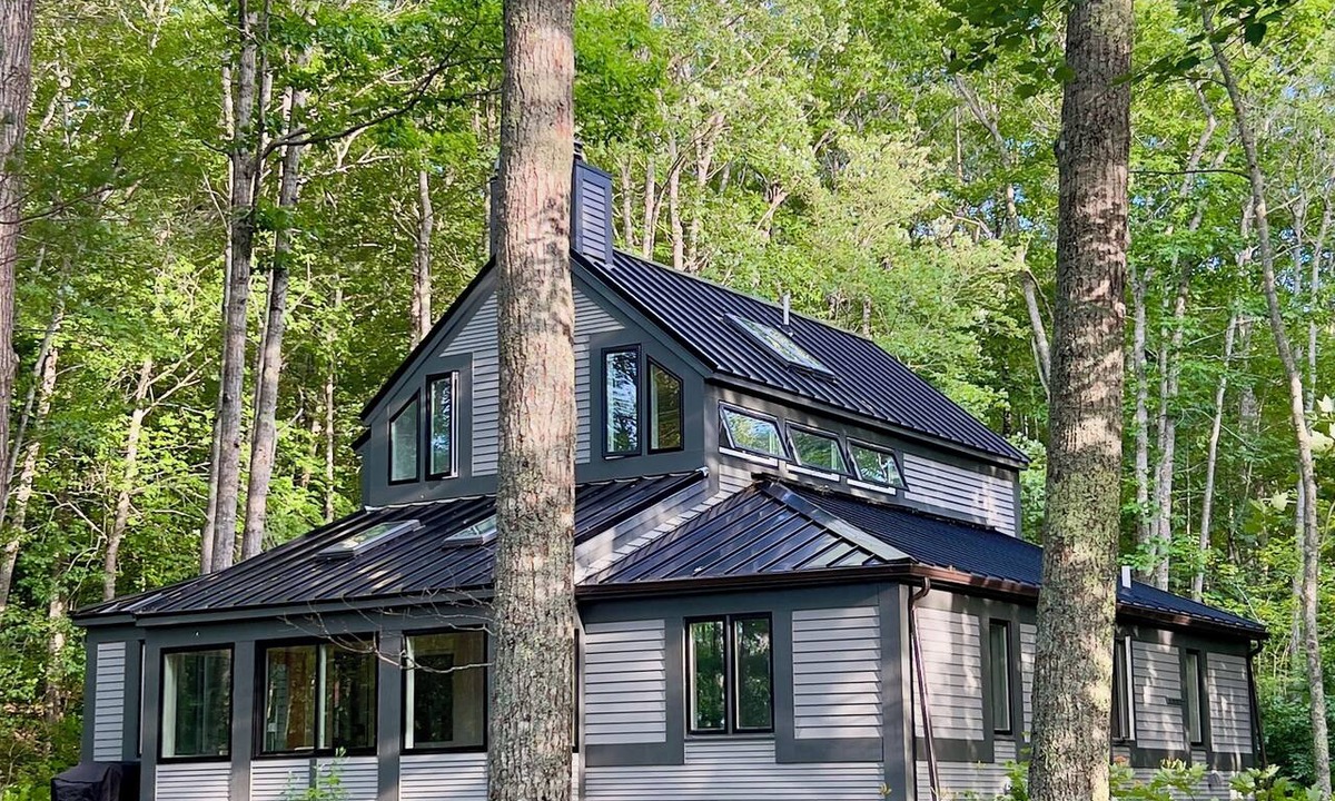 Bremen House | Lake Living Done Right! 3-bedroom year around house!