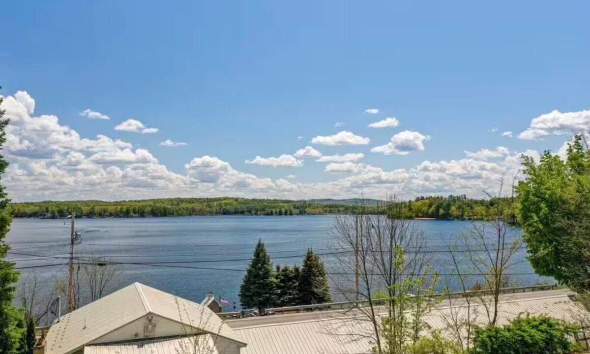 Lochmere Apartment | Lake & Mtn Views, Modern Comfort for 2!
