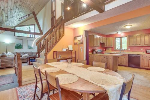 Fairfax House | Lake & Trail Access On-Site! Fairfax Hideaway
