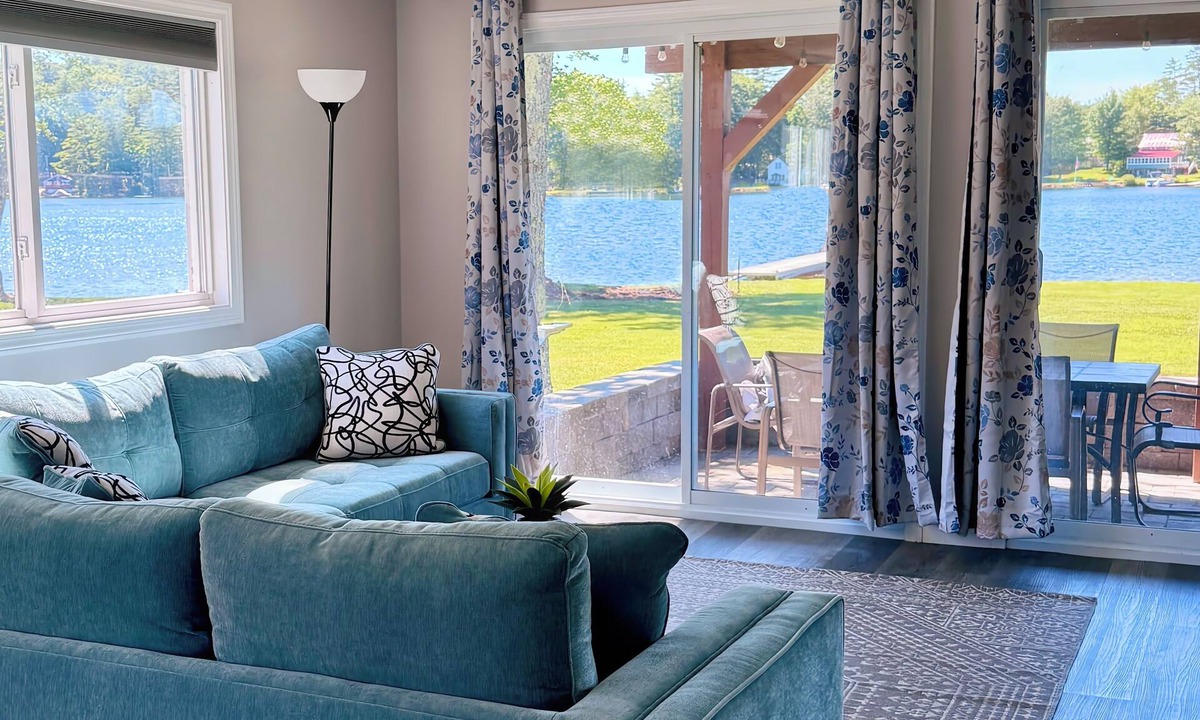 Lochmere House | Lakefront 3-bedroom Duplex on Lake Winnisquam, docks, Beach, WiFi, AC. B1A