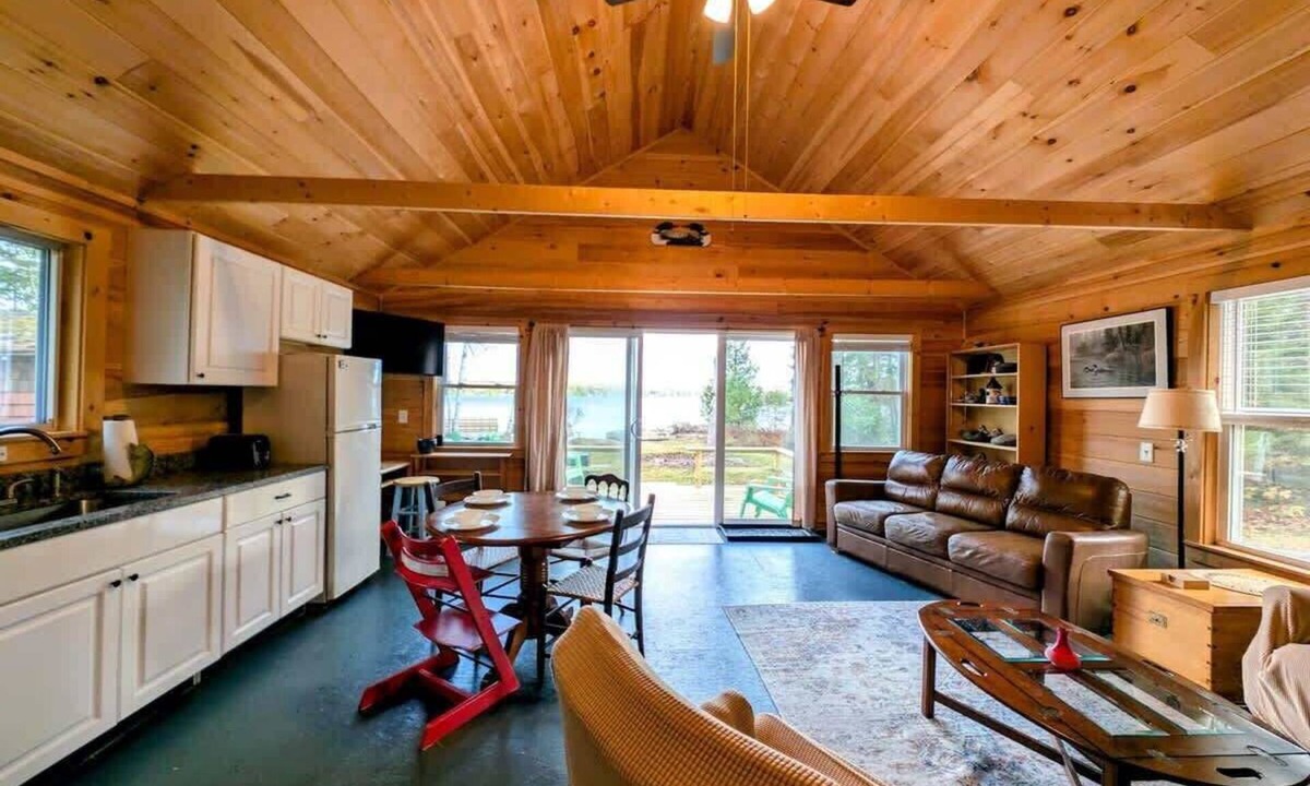 Franklin House | Lakefront Cabin w/Fire Pit & Yurt Experience, dog