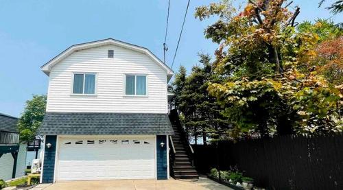 Town of Somerset House | Lakefront Cottage with Spacious Deck and Great Views in NY