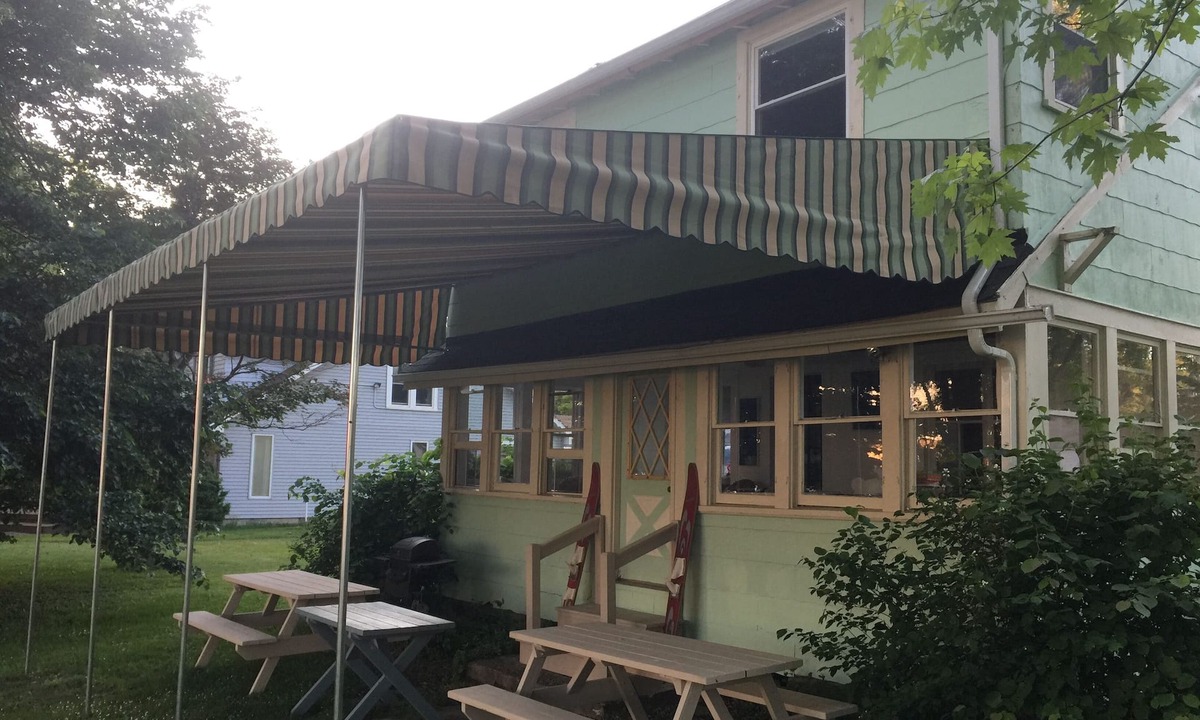 Bemus Point House | LAKEFRONT COTTAGE WITHIN WALKING DISTANCE TO ALL OF BEMUS POINT'S ATTRACTIONS