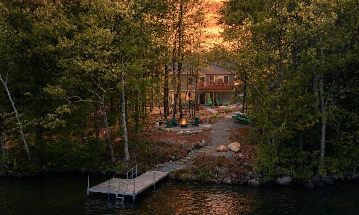 Gilmanton House | Lakefront Escape | Dock + Kayaks | Manning Lake