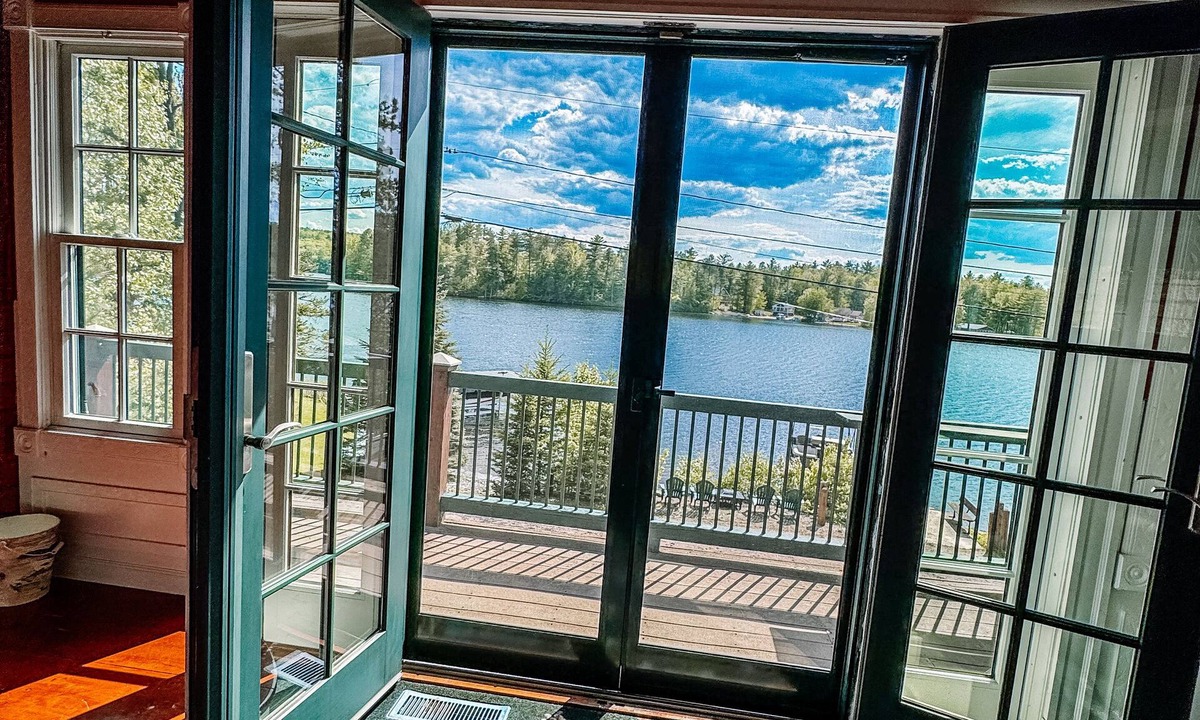 Pine River Pond House | LAKEFRONT ESCAPE-💦HOT TUB⚓️DOCK 🛶 KAYAKS + PADDLEBOARDS☀️VIEWS