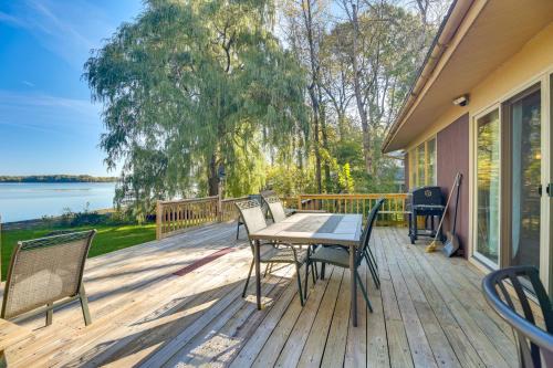 North Hero House | Lakefront Escape: Waterfront Lake Champlain Home