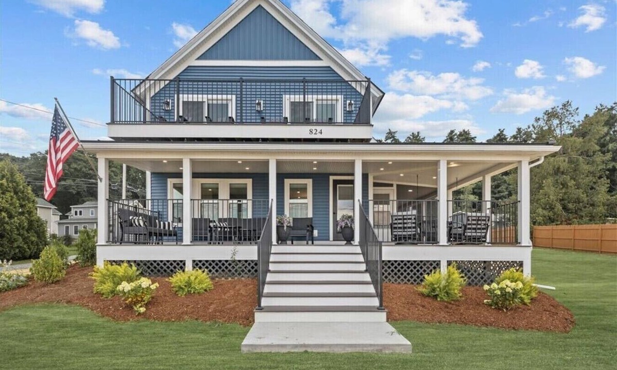 Colchester House | Lakefront Getaway | 5BR | Arcade, Theater, Beach
