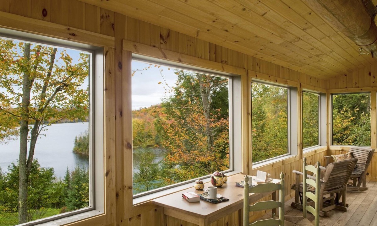 Hyde Park House | Lakefront Guest Cottage at Ondine Estate