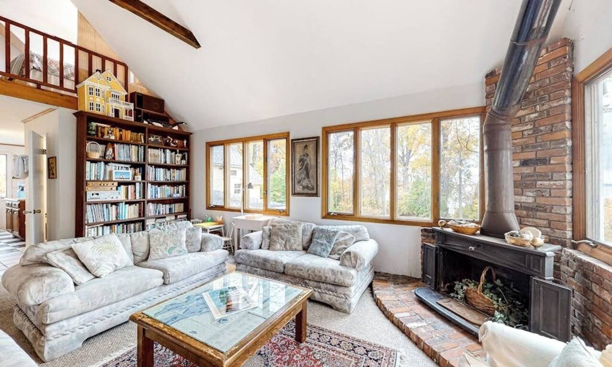 Isle La Motte Cabin | Lakefront Home with Private Beach & Gorgeous Peninsula Location - Dogs OK