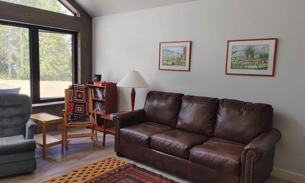 Killaloe House | Lakefront La Casita Cottage on Golden Lake - Modern and inviting