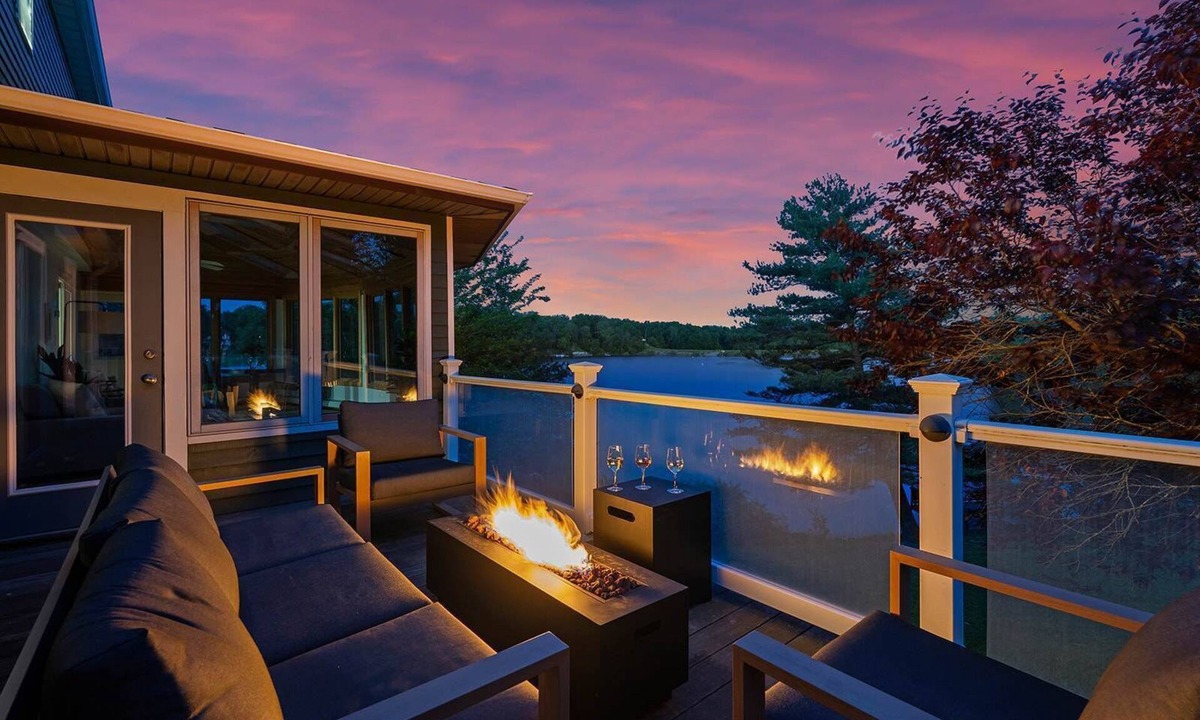 Athens House | Lakefront Luxe Retreat | Beach, Pools, Pickleball