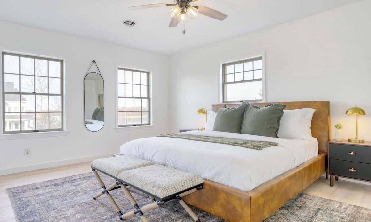 Athens House | Lakefront Luxury: Private Hudson Valley House w/Direct Water Access 8 Guests