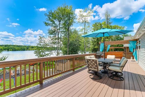 Pocono Summit House | Lakefront Pocono Retreat w/Hot Tub & Movie Hub