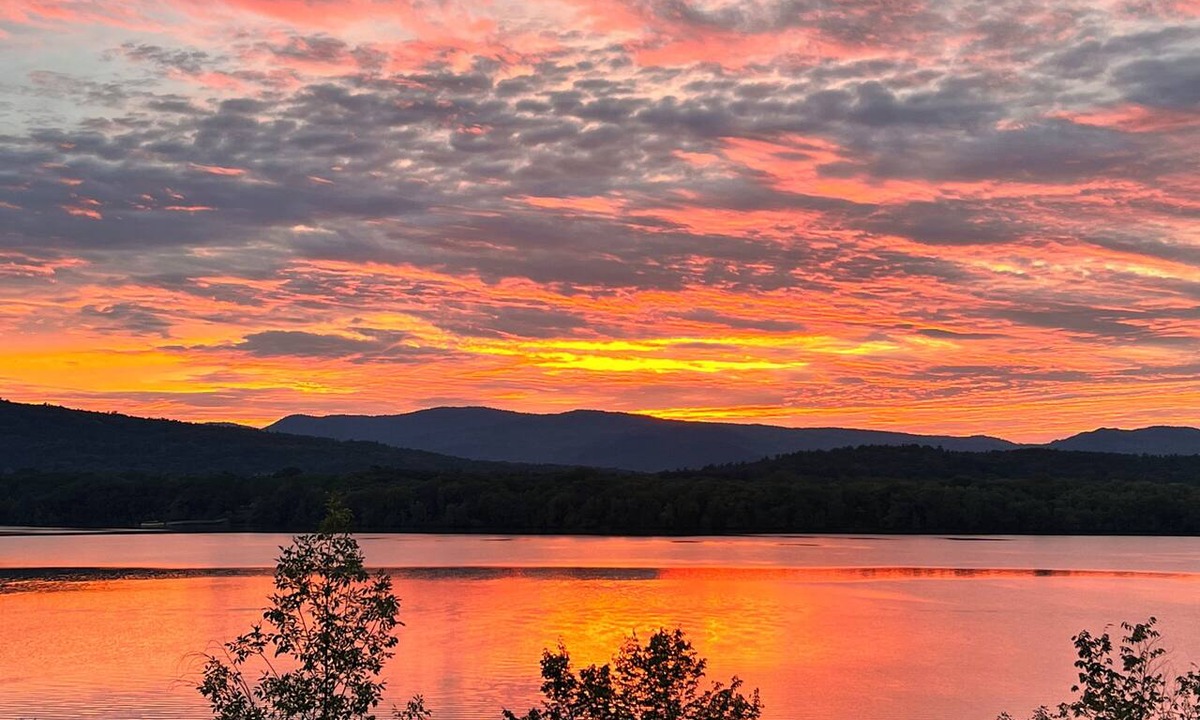 Moriah Center House | Lakefront retreat with stunning sunsets, scenic lake and mountain view’s