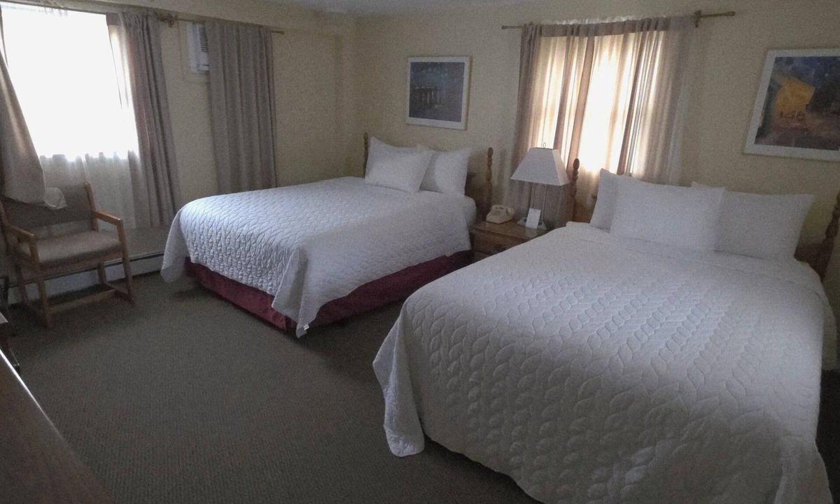 Dryden Apartment | Lakefront Wilson Lake Inn | Kayaks, Canoes, WiFi & Porch | Wilton, ME