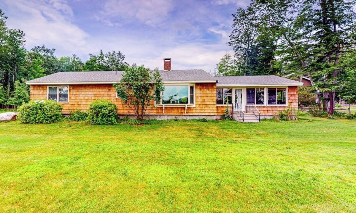 Norway House | Lakehouse home with private dock, firepit, grill, kayaks and canoes