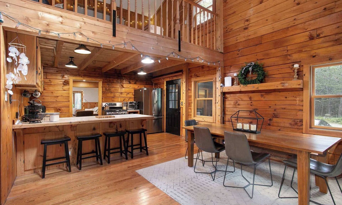 Sherwood Forest House | Lakes & Leisure! Spacious Berkshire Getaway