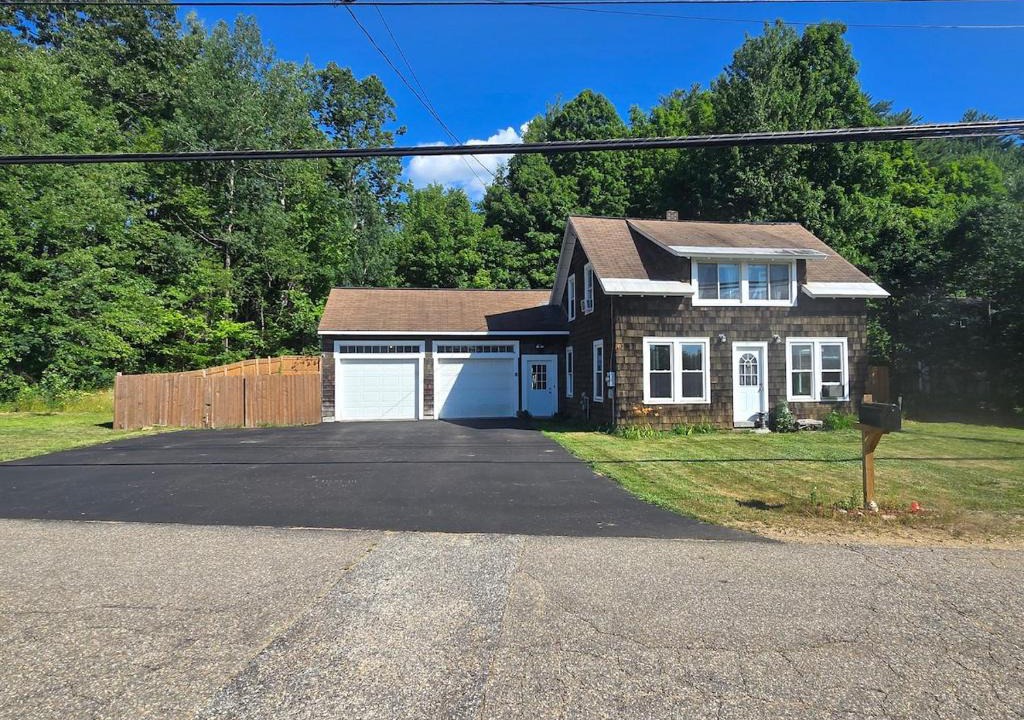 Lochmere House | Lakes Region Family Getaway & Pet Friendly