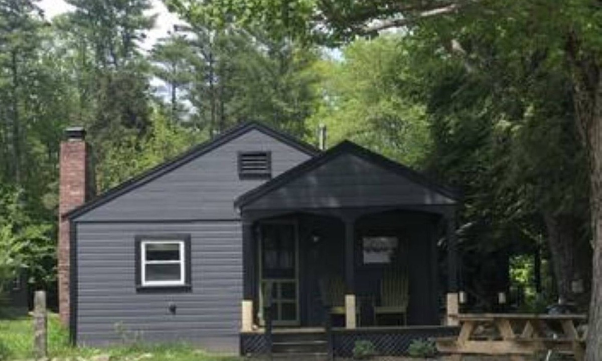 Holderness Cottage | Lakeside Cabin 3 with Kitchen