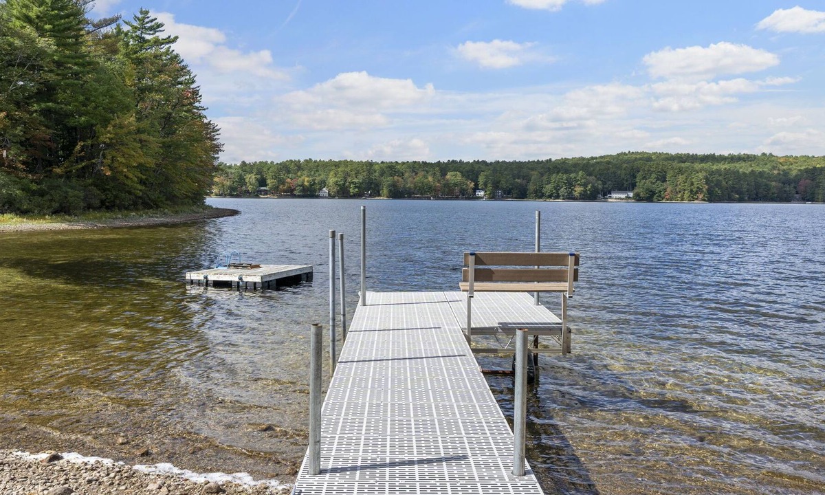 Gray House | Lakeside Living w\sandy beach within 25 minutes of Portland