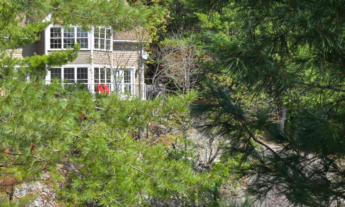 Gravenhurst Cottage | Lakeside Luxury on Lake Muskoka – Stunning Home with Dock, Beach & Views