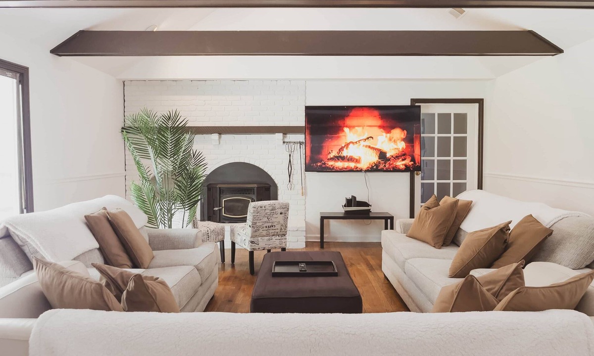 Brookfield House | Lakeside/Sleeps24+/HotTub/GameRoom/Private 2Acres