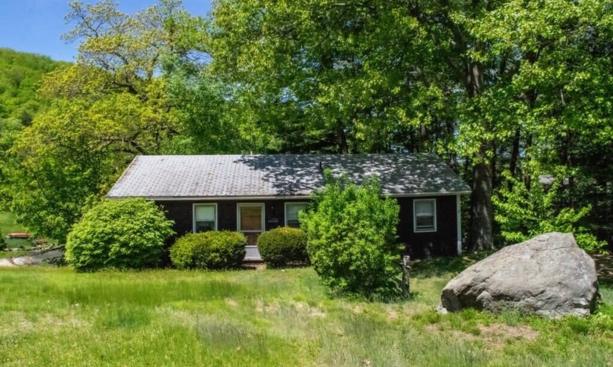 Newbury House | Lakewood Cottage Summ