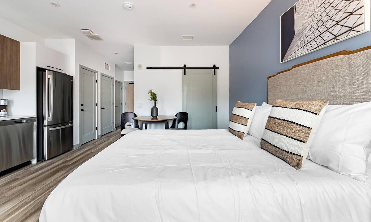 Haverhill Apartment | Landing | Spectacular Studio, Pool, Gym