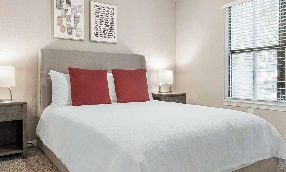 Bridgeport Apartment | Landing | Stylish 1BD in Steelpointe Harbor