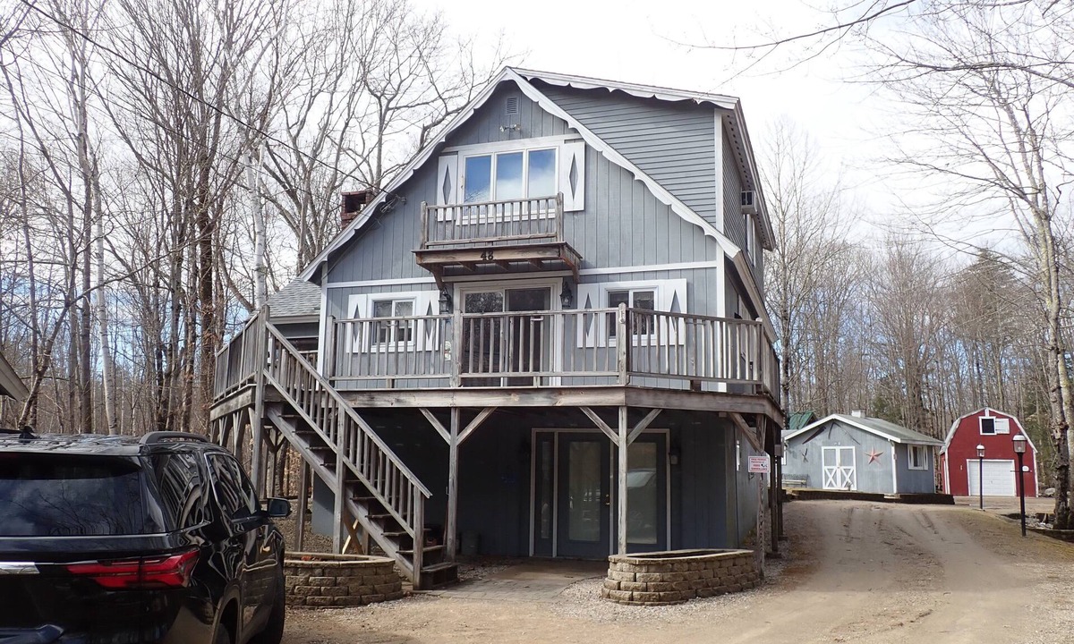 Moultonborough House | Large Home on 2 Wooded Acres - Beach, Boat Ramp, Lots of Extras - Dogs Welcome