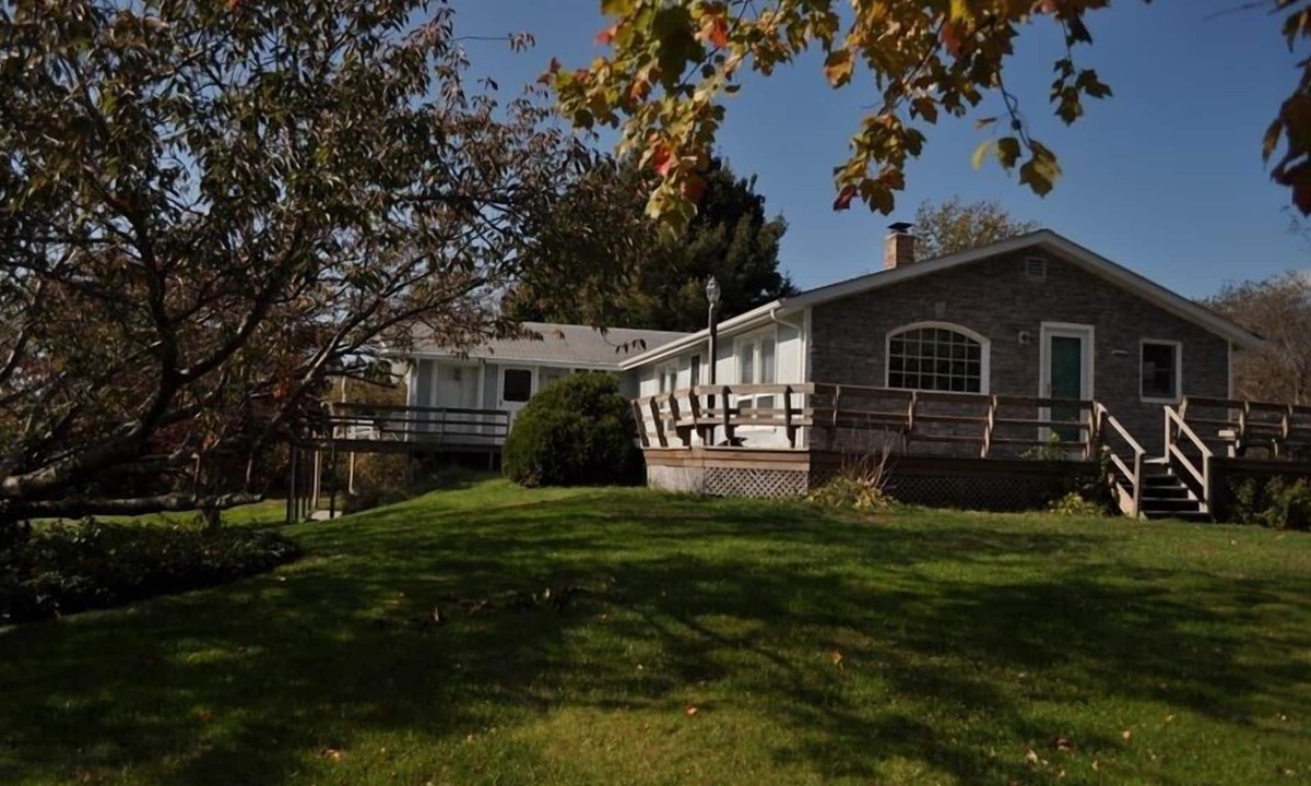 Charlestown House | Large light filled house 1/2 mile to Charlestown Town Beach