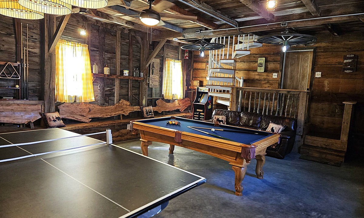 Wilmington House | Large rustic home with gameroom. Near lakes, skiing, walk to downtown.