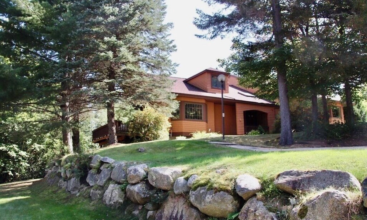 Bretton Woods Condo | Large Slope-side 4-bedroom Forest Cottage unit in Bretton Woods.