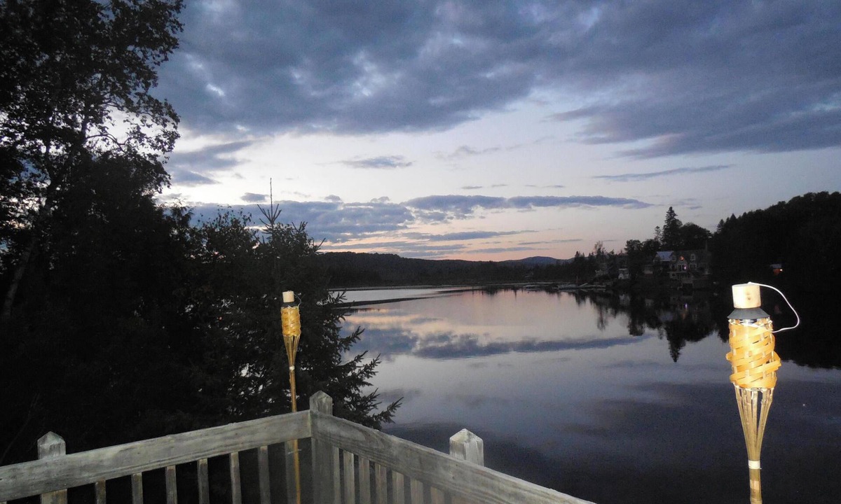 Lyndon Center Cottage | Large Water Front Child Friendly Cabin on Historic Joe Pond