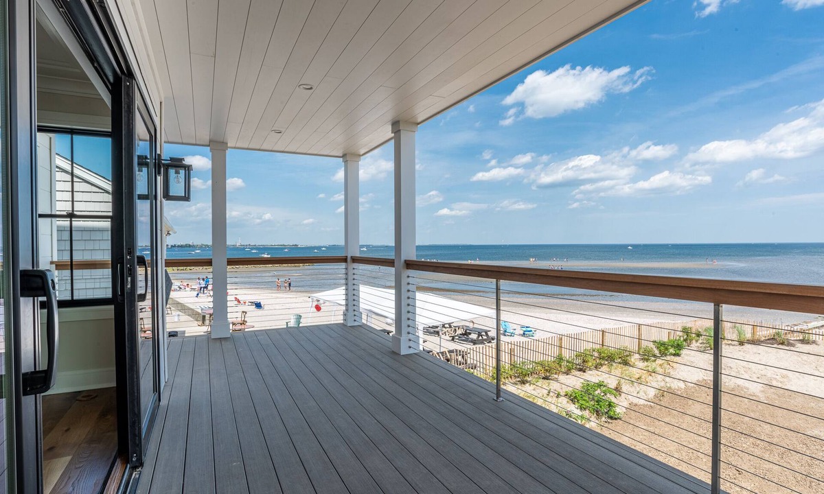 Fairfield House | Large waterfront beach house at the Point ! Bring your family and friends