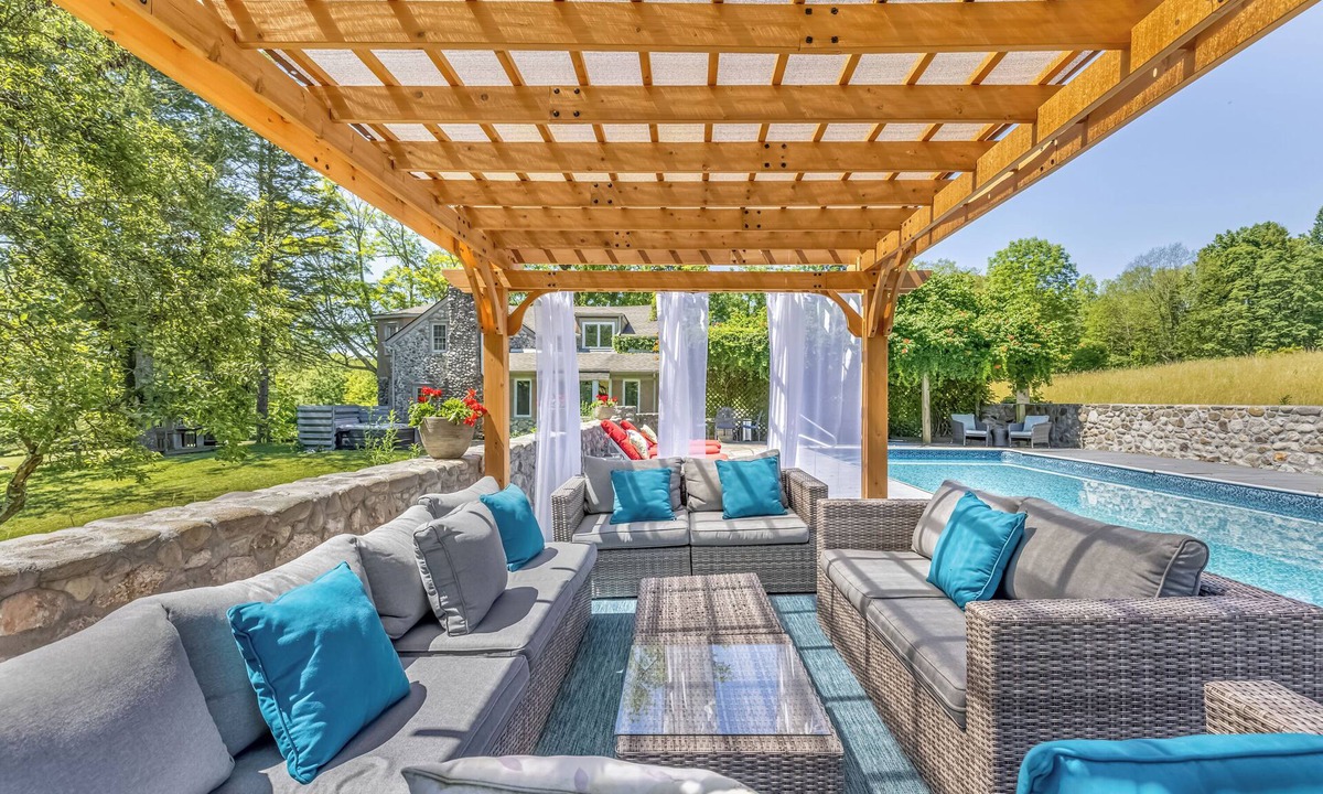 Pine Bush House | Lavender Hill Estate, Private 37 acres,1.5 hour from NYC, Heated Pool, Jacuzzi,