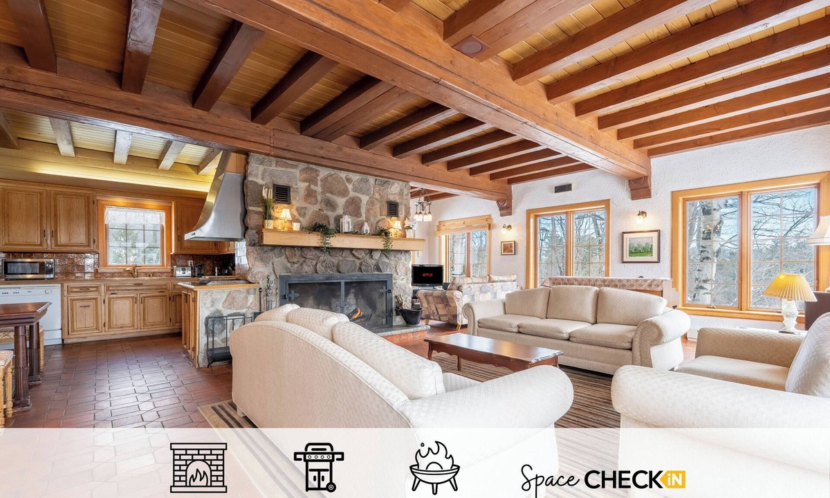 Sainte-Ann-des-Lacs Ski Chalet | Le Chalet des Collines | Lake | 4-Season Spa & Sauna | Fireplace | St-Sauveur