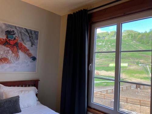 Mont-Tremblant Pedestrian Village Resort | Le Johannsen Ski-in&Ski-out