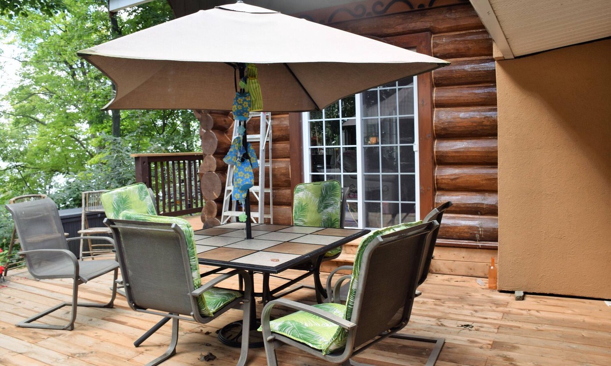 Grenville-sur-la-Rouge House | Le petit Montebello Gîte touristique CITQ 296375