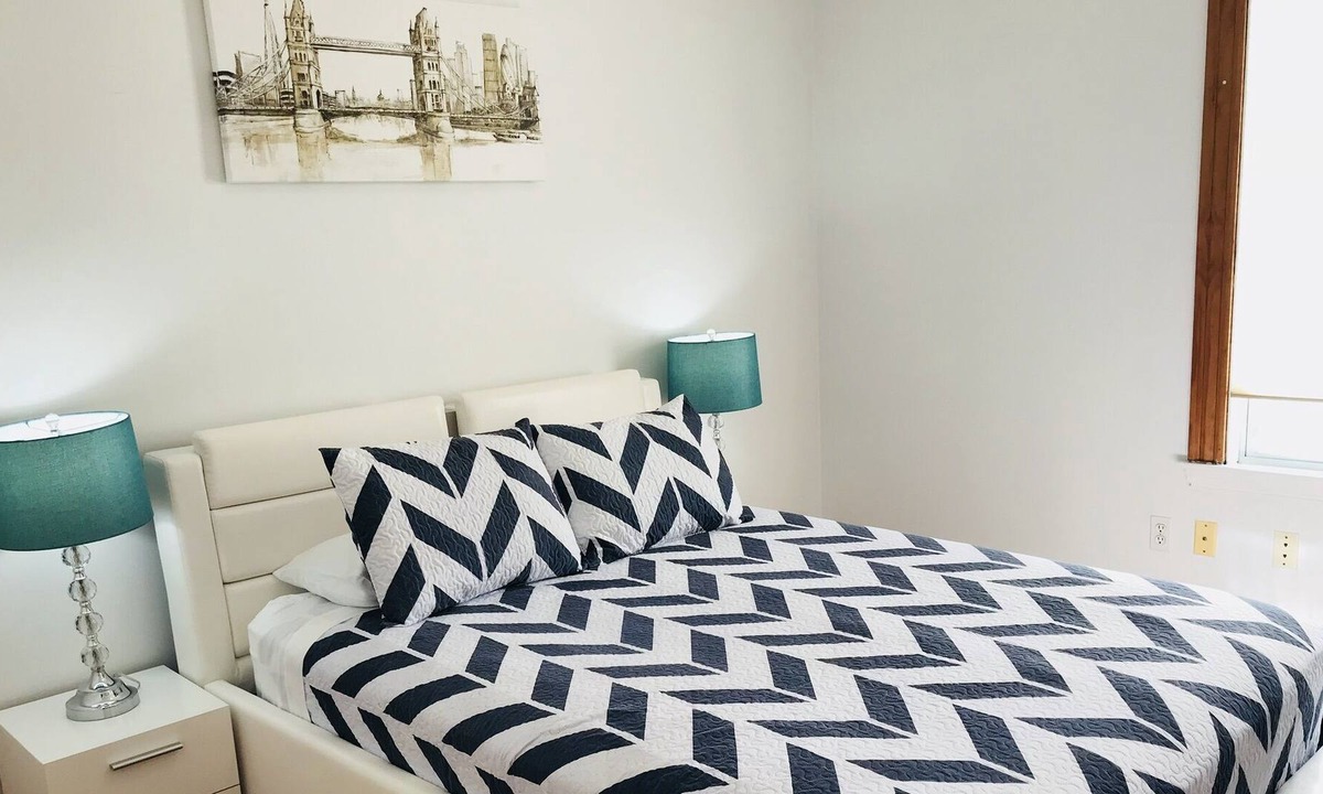 Dorchester House | Lg Suite for up to 6 ppl/2 floor