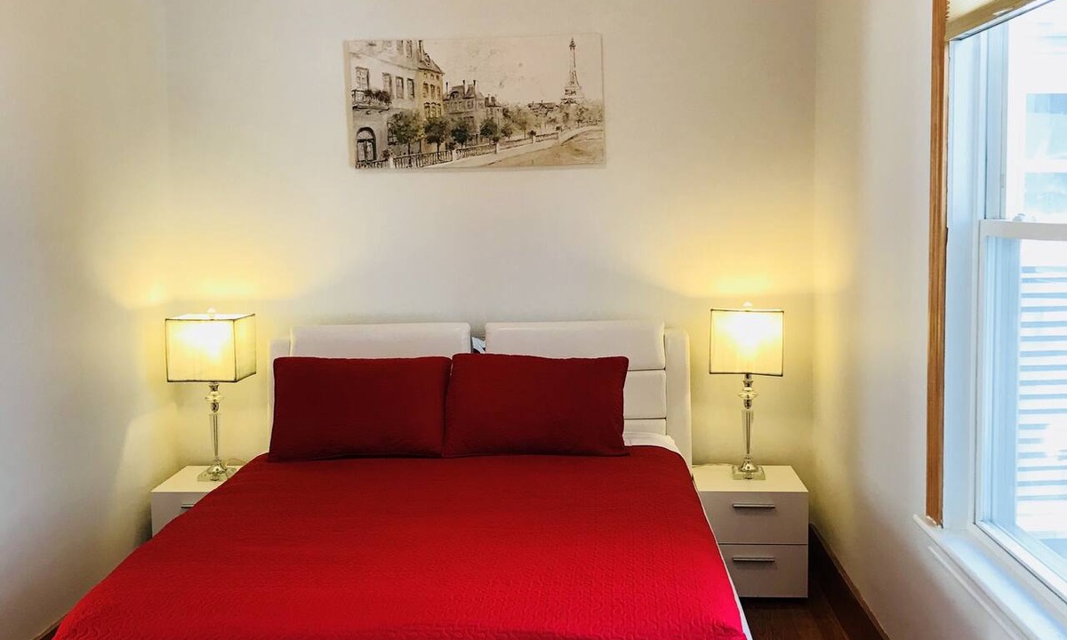 Dorchester Condo | Lg suite for up to 8 ppl/3 floor